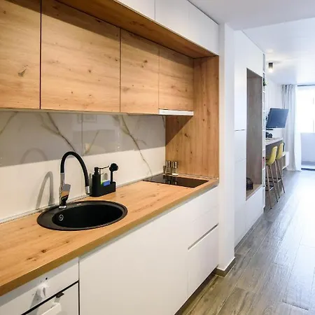 Apartment M&p- Lovely 1-bedroom With Free Parking *